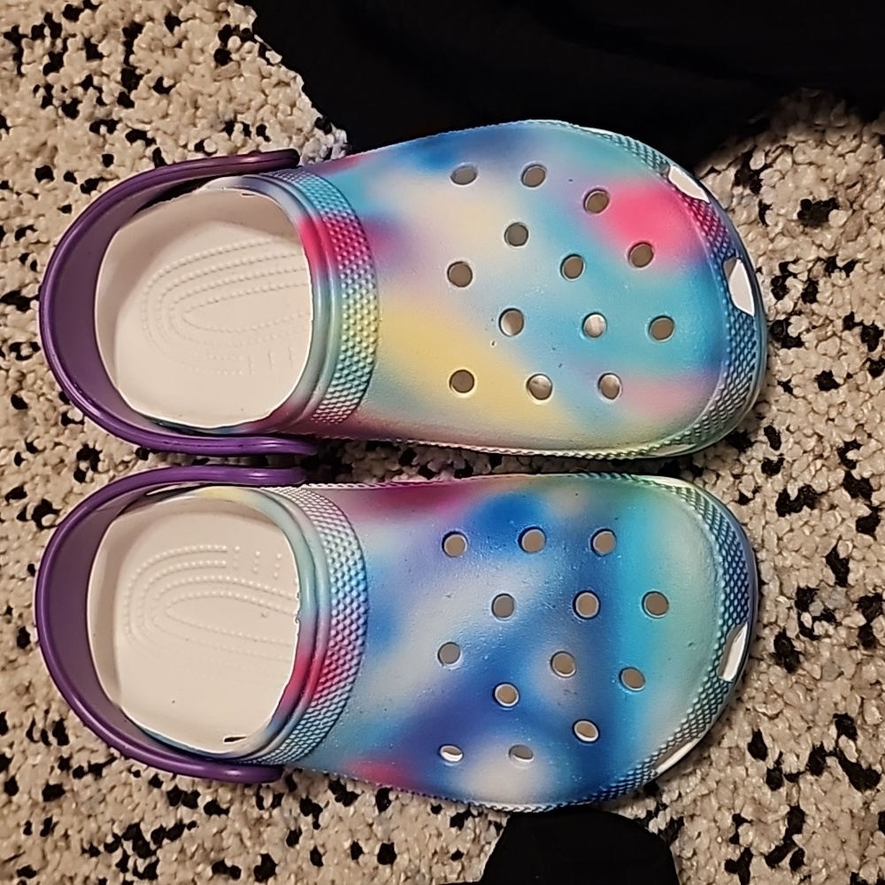 Nwot Tie dye Crocs